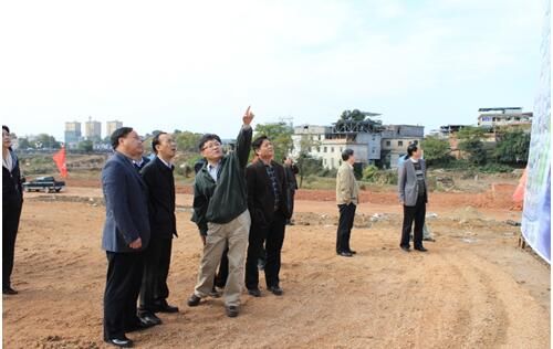 中渡口至瓷都大橋棚戶區(qū)改造、天主教堂保護(hù)性修繕現(xiàn)場(chǎng)調(diào)度會(huì)