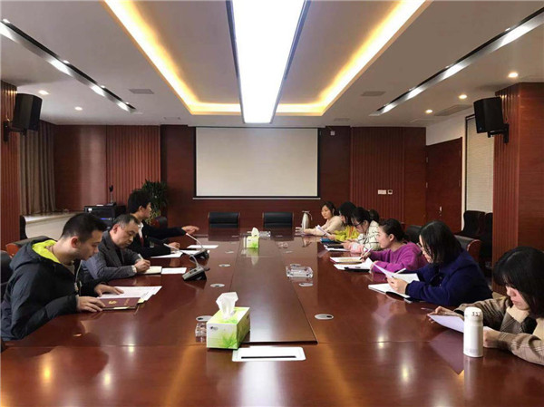 市古鎮(zhèn)公司掀起學(xué)習(xí)黃群、宋月才等四名同志先進(jìn)事跡的熱潮