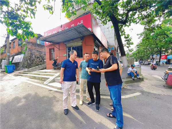 市古鎮(zhèn)公司聯(lián)合規(guī)劃局實(shí)地調(diào)研城區(qū)停車場項(xiàng)目選址工作