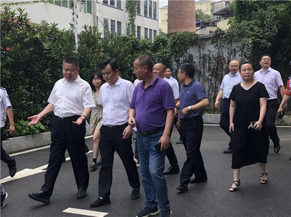 市領(lǐng)導(dǎo)調(diào)研市中心城區(qū)停車場(chǎng)建設(shè)工程并召開座談會(huì)