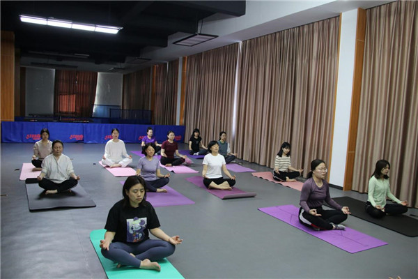 瑜悅身心 伽倍活力——市古鎮(zhèn)投資公司員工瑜伽興趣班開課了！