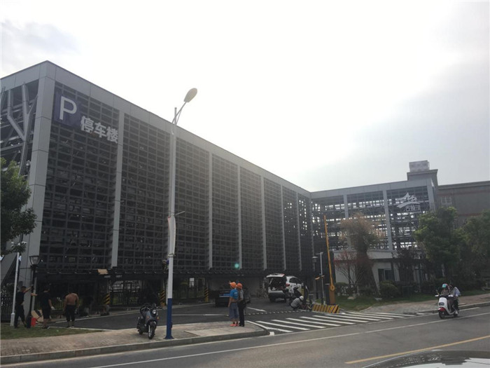 九中東側停車場