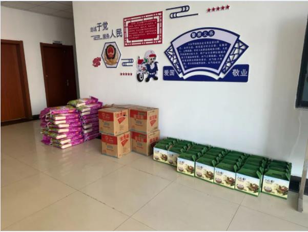 節(jié)日慰問(wèn)送關(guān)懷，濃濃真情暖警心