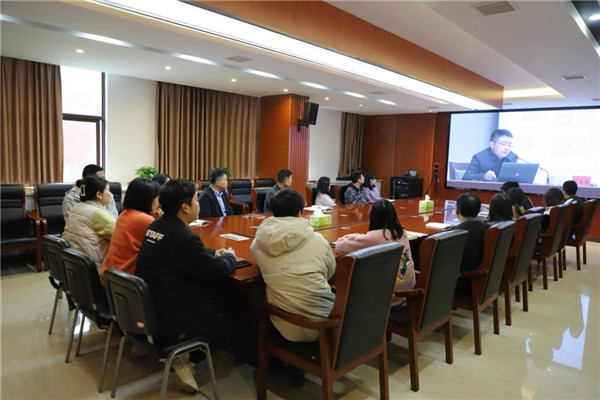 市古鎮(zhèn)公司組織黨員觀看貫徹黨的二十大精神省級示范培訓班直播