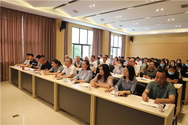 市古鎮(zhèn)投資公司召開(kāi)學(xué)習(xí)貫徹黨的二十大精神專(zhuān)題宣講會(huì)