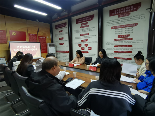 謝瑋調(diào)研指導御窯景巷街區(qū)工作