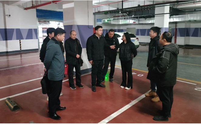 汪濤調(diào)研市古鎮(zhèn)印象公司停車場及充電樁建設運營工作