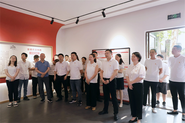 市古鎮(zhèn)投資公司黨委開展“黨建引領新征程，古鎮(zhèn)同心再出發(fā)”活動