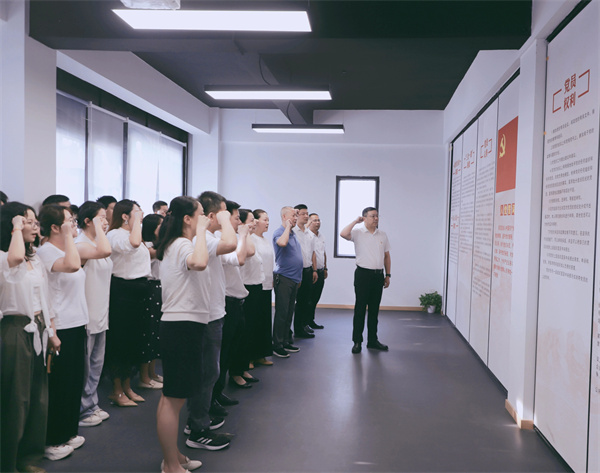 市古鎮(zhèn)投資公司黨委開展“黨建引領新征程，古鎮(zhèn)同心再出發(fā)”活動