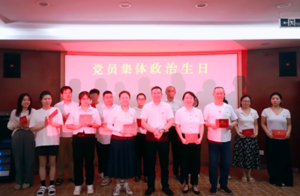 慶七一，強(qiáng)黨性，正作風(fēng)，促發(fā)展——市古鎮(zhèn)投資公司開展紅色走讀活動(dòng)