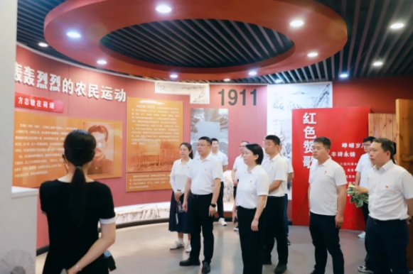 慶七一，強(qiáng)黨性，正作風(fēng)，促發(fā)展——市古鎮(zhèn)投資公司開展紅色走讀活動(dòng)