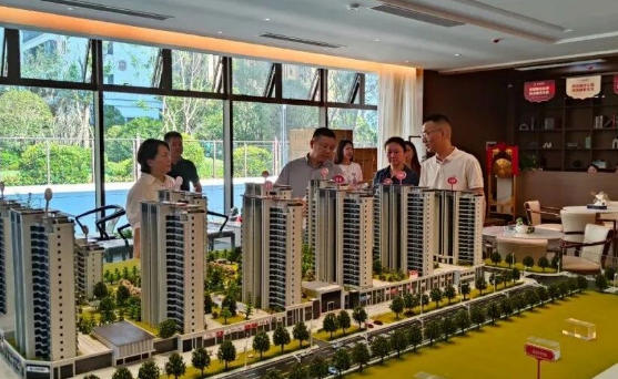 周長(zhǎng)根董事長(zhǎng)率隊(duì)深入古鎮(zhèn)學(xué)府項(xiàng)目現(xiàn)場(chǎng)調(diào)研